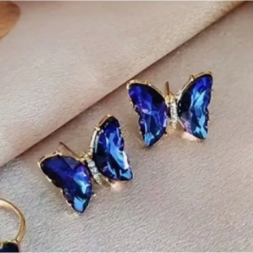🩵 Betsey Johnson sparkling blue crystal butterfly earrings 🩵